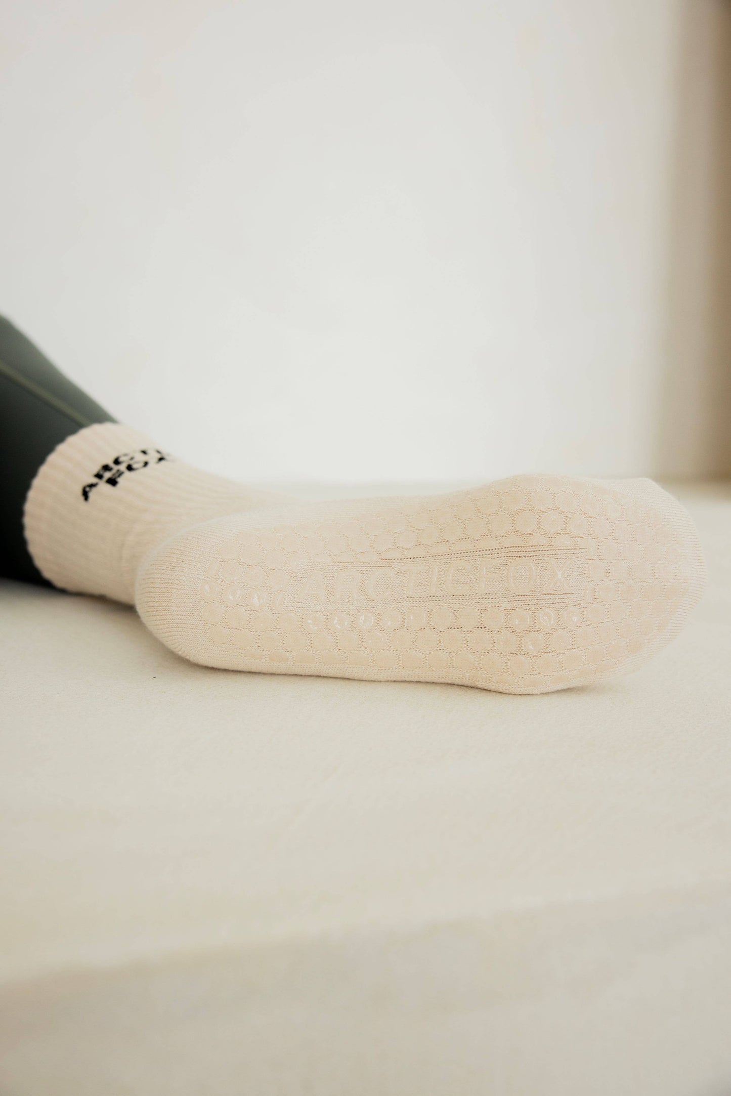 Arctic Fox & Co - Pilates Grip Socks - 100% Bamboo - Off White