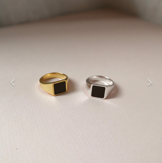 Lines and Current Dark ‘Marlowe’ Signet Ring - Gold-plated