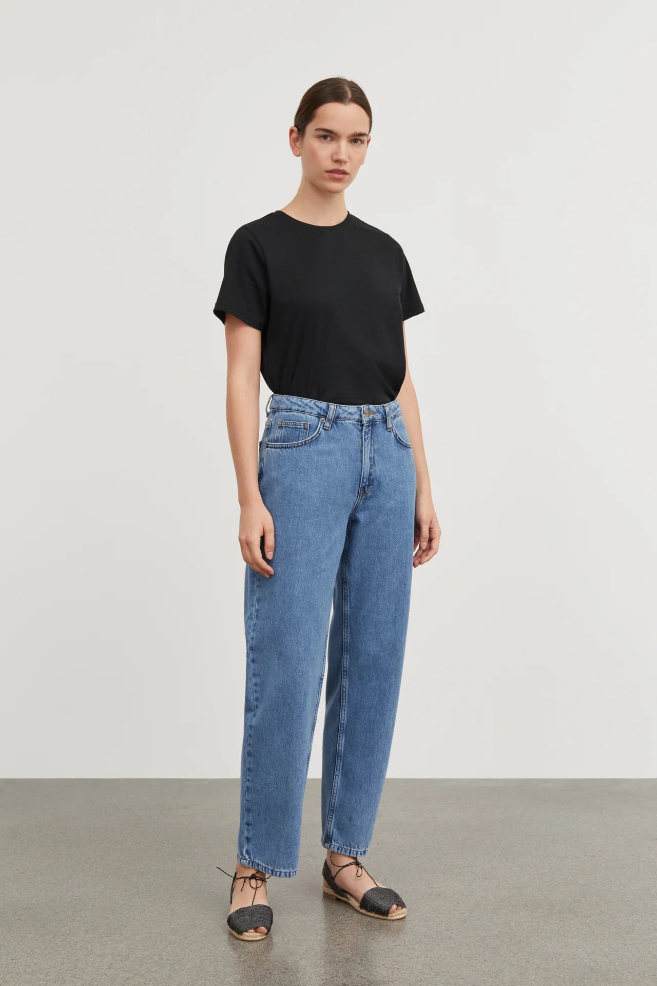 Skall Studio - Allison Cropped Jeans - Washed Mid Blue