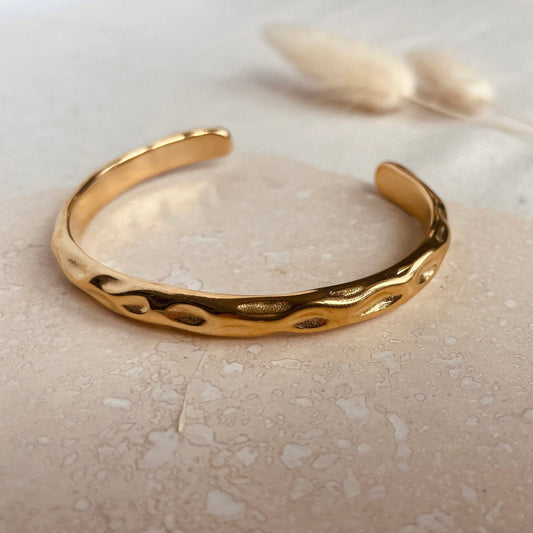 Little Nell - Everyday Gold Hammered Bangle